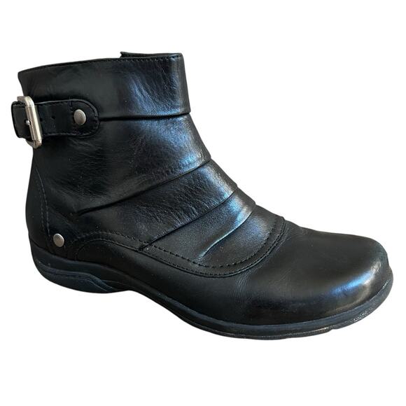Clarks Black Leather Christine Club Ankle Boots Size 8.5W Ruched - Picture 1 of 16